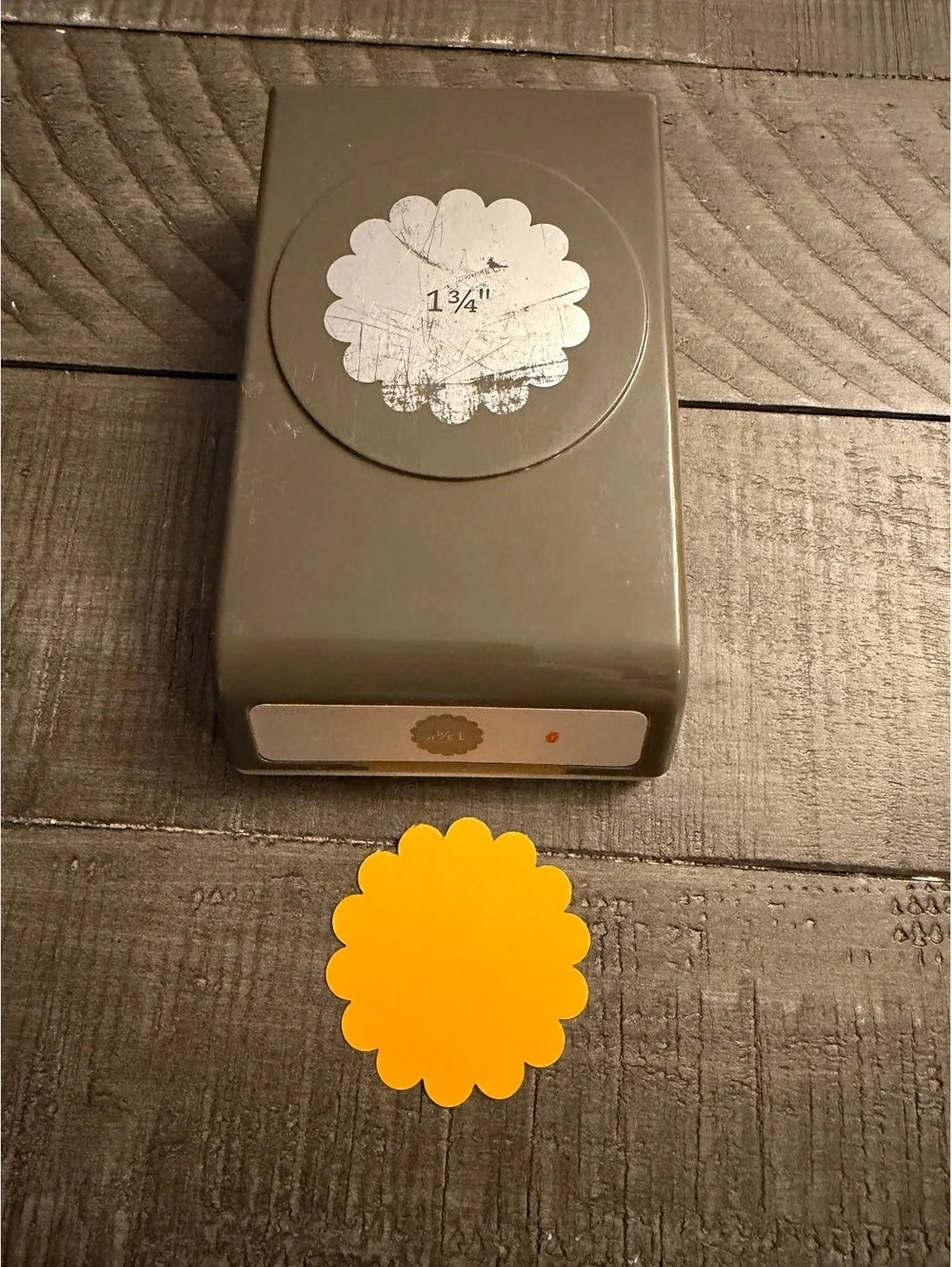 Stampin’ Up 1 & 3/4 inch Scallop Circle Shape Punch